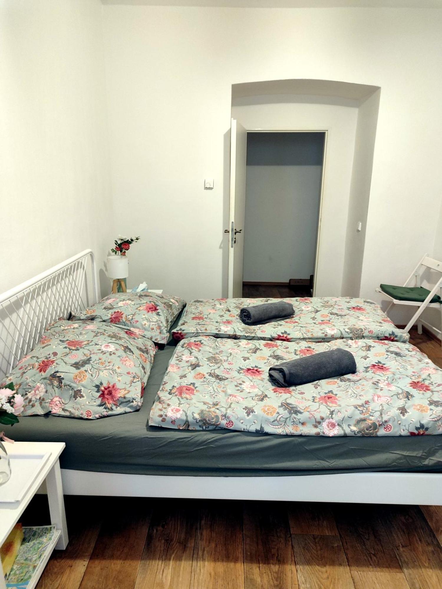 Nice Room With Double Bed In Zizkov - Shared Bathroom Praha Exteriér fotografie