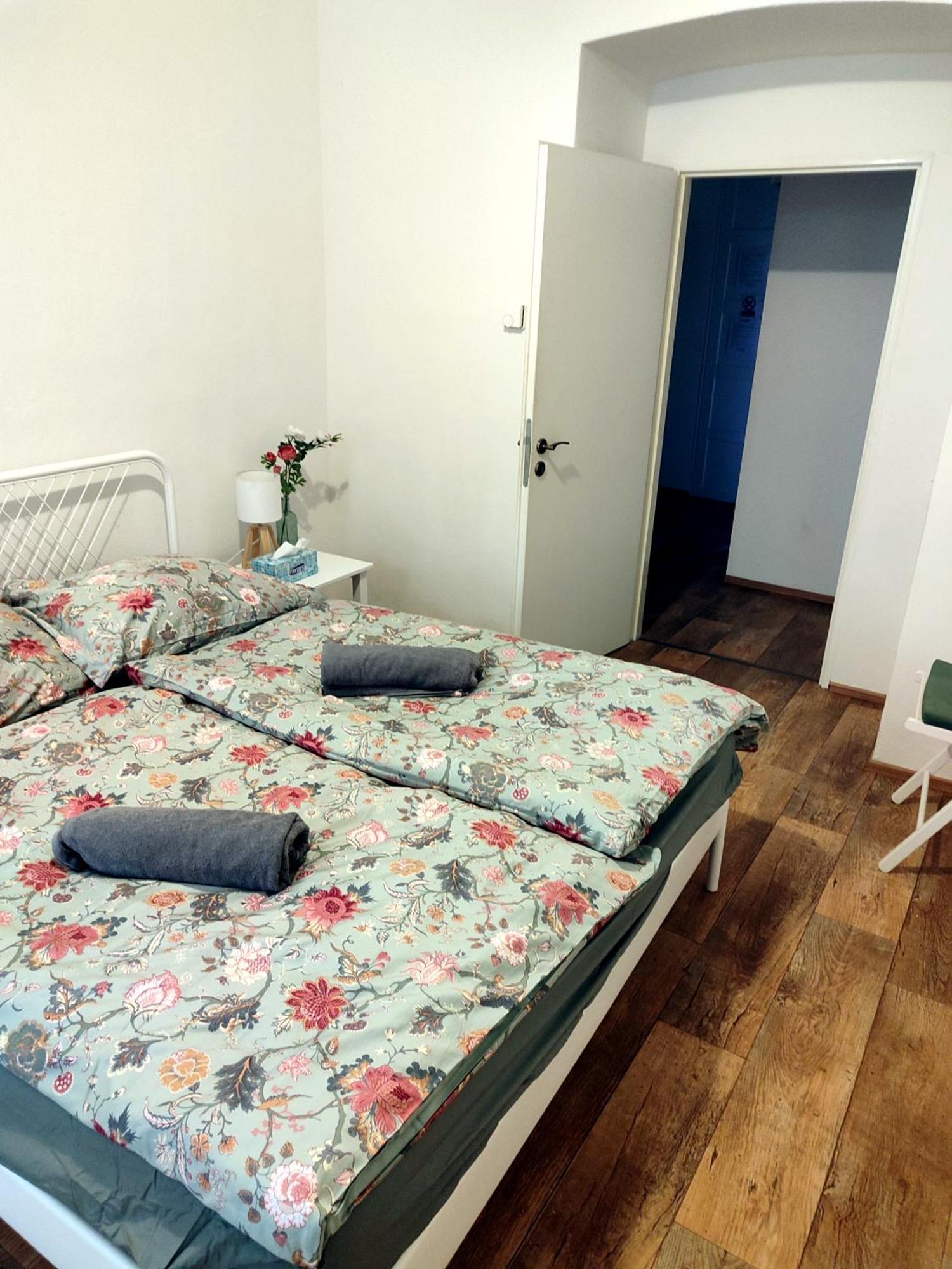 Nice Room With Double Bed In Zizkov - Shared Bathroom Praha Exteriér fotografie